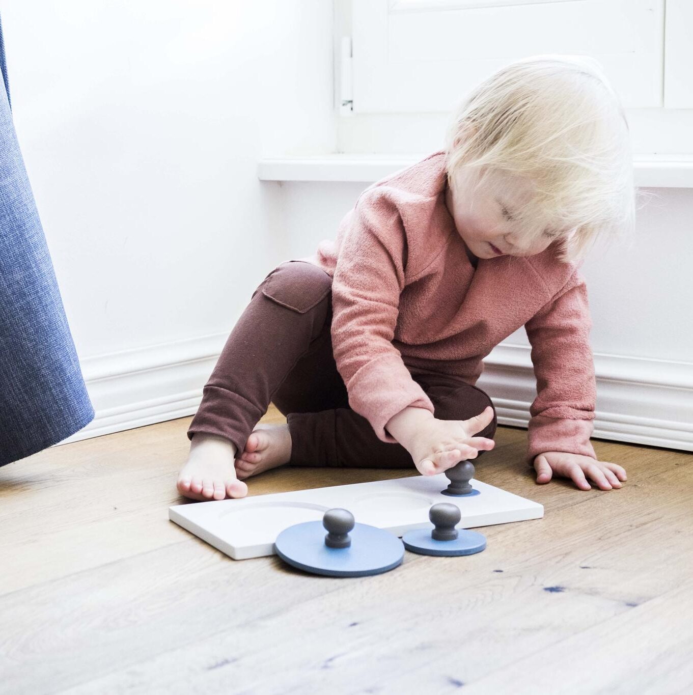 Tvirta Montessori medinė formų dėlionė – įvairaus dydžio apskritimai