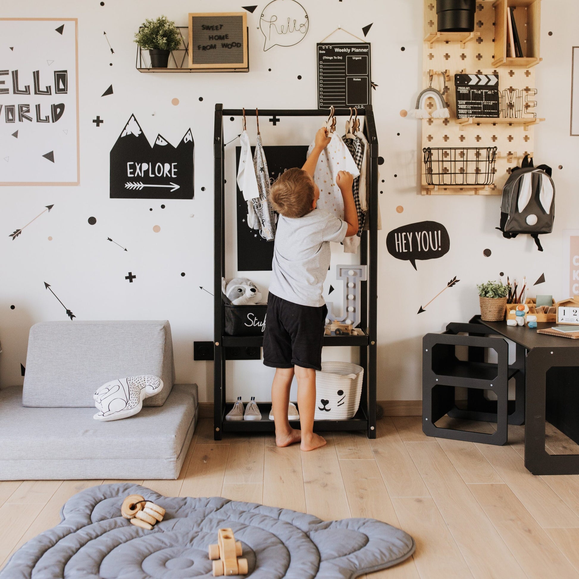 House Shaped Clothing Rack with Storage